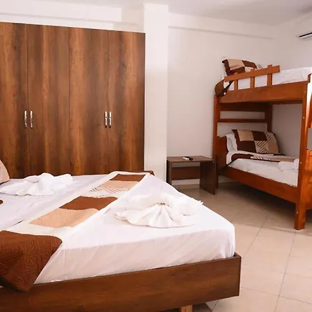 ホテル Oxinn Kryemëdhej