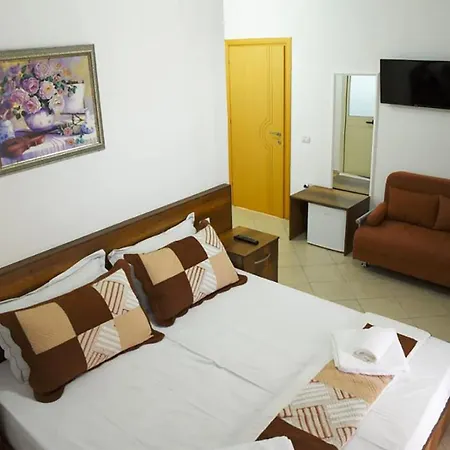 Oxinn Hotel Kryemëdhej