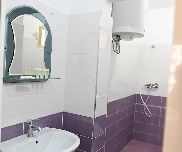 Oxinn Hotel Kryemëdhej
